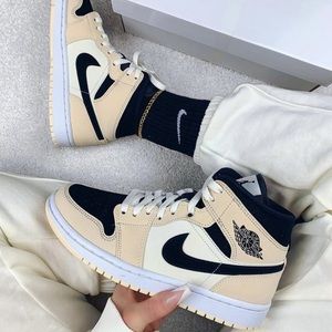 Nike Air Jordan 1 Mid Guava Ice